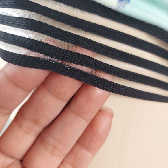 Victoria’s Secret push up bra 36D with flaws - Picture 3 of 10